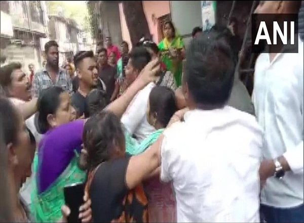 India News | Man Thrashed, Arrested for Making Objectionable Video of Shinde Faction Woman MLA: Mumbai Police