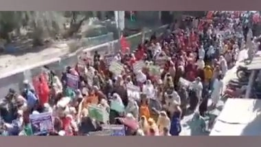 World News | Pakistan: Aurat March Members Demand Eradication of Poverty, Hunger, Gender Discrimination