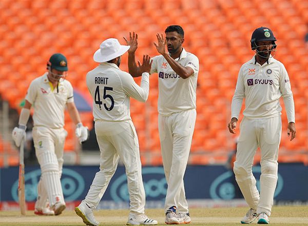 Sports News | India Vs Australia, 4th Test Day 5: Labuschagne, Travis Head Dominate Indian Bowlers (Lunch)