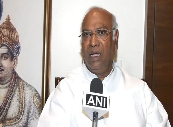 India News | This is the End of Democracy, Says LoP Mallikarjun Kharge After BJP Attacks Rahul Gandhi's Remarks in UK