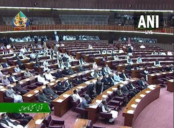 World News | Pakistan Cabinet Ministers Ignore Austerity Plan Announced by Government