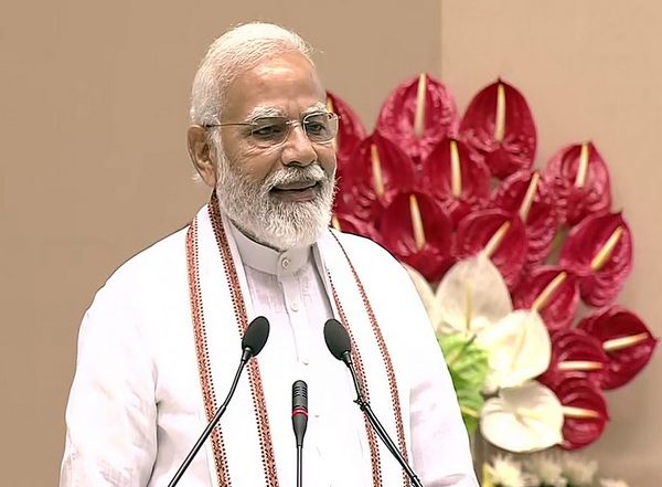India News | PM Modi Greets Sikh Community on Commencement of Nanakshahi Sammat 555