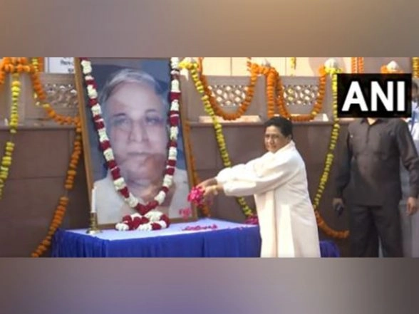 Mayawati Pays Floral Tribute to BSP Founder Kanshi Ram on His Birth Anniversary