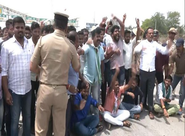 India News | JD(S) Workers Block Bengaluru-Mysore Highway in Protest Against Toll Charges for Motorists