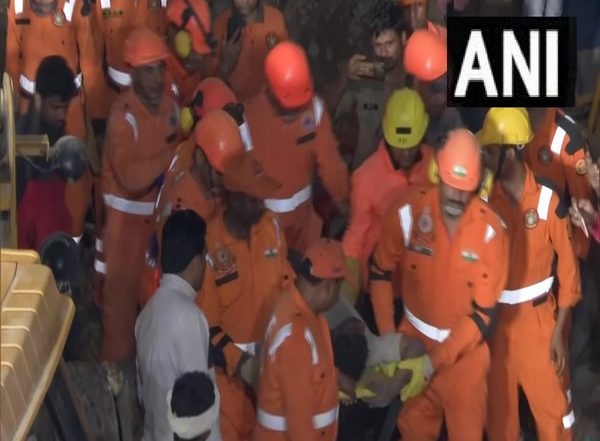 India News | UP: 11 Rescued After Roof of Potato Cold Storage Collapses in Sambhal, 20-30 Feared Trapped