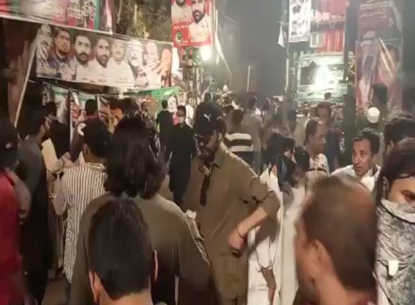 World News | Clashes Between Imran Khan, Law Enforcers Deepen Crisis