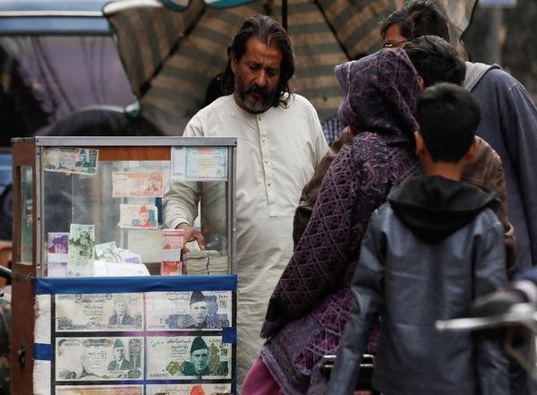 World News | Pakistan's Economy Now Depends on Gulf States to Bail out Crisis