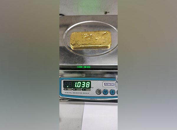 India News | Two Held with Gold Worth over Rs 1 Cr at IGI Airport: Customs
