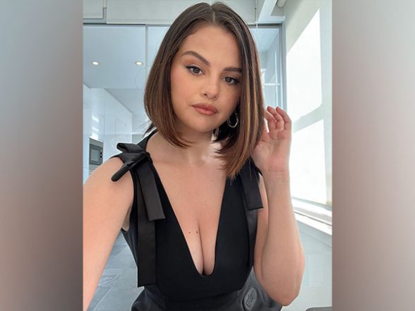Entertainment News | Selena Gomez Becomes First Woman to Hit 400 Million Followers on Instagram - Vimarsana News