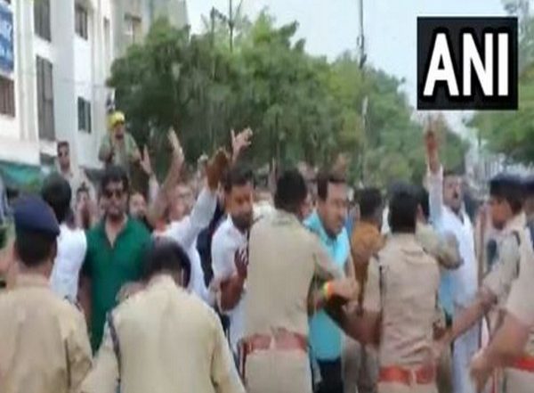 India News | Chhattisgarh: BJP, Youth Cong Workers Clash over Rahul's Disqualification from LS