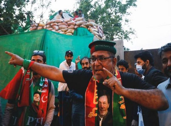 World News | Pakistan: Punjab Police Continues Crackdown Against Imran Khan's Party Supporters