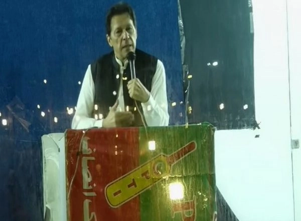 World News | People's Passion Cannot Be Curbed Via Hurdles, Containers: Imran Khan at Minar-e-Pakistan