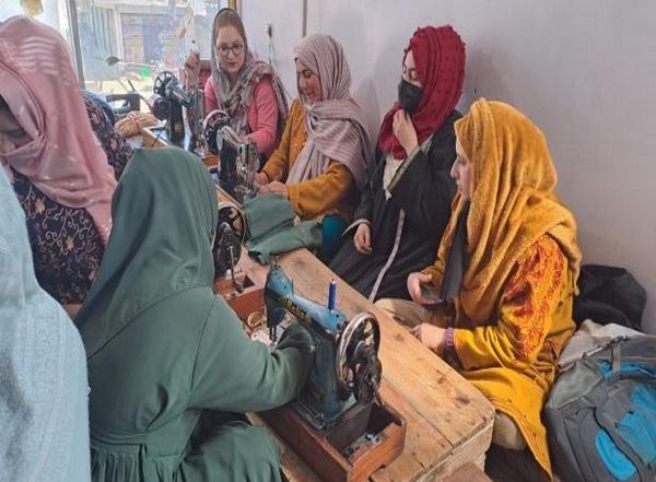 India News | Women in J-K's Baramulla Impart Training to Girls at Umeed-backed Boutiques