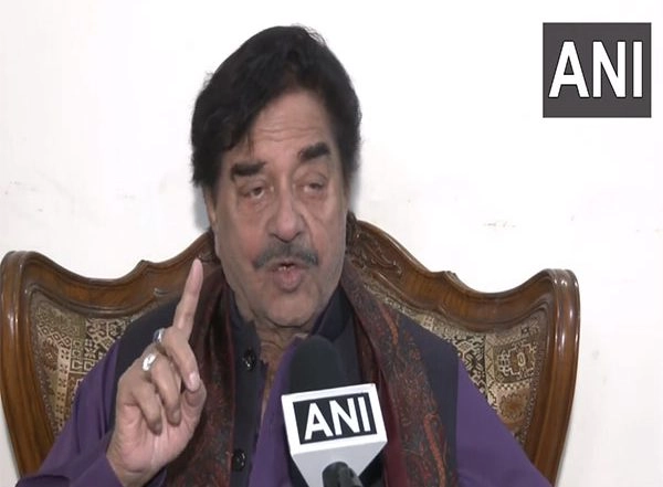 India News | Rahul Gandhi's Disqualification Will Help Opposition Get Advantage of 100 Plus Seats: TMC's Shatrughan Sinha