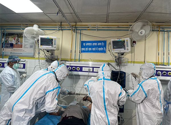 India News | Amid Rising COVID Cases, Delhi Govt Hospitals Conduct Mock Drills to Review Preparedness