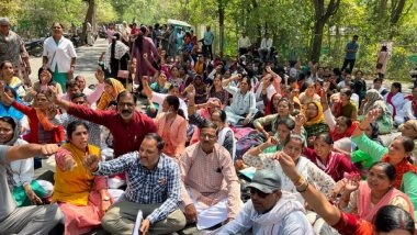 India News | Contractual Health Workers Stage Dharna Outside MP Health Minister's Bungalow