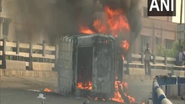 India News | Angry Locals Set Vehicles on Fire in Kolkata After Body of 7-yr-old Girl Found Inside Bag