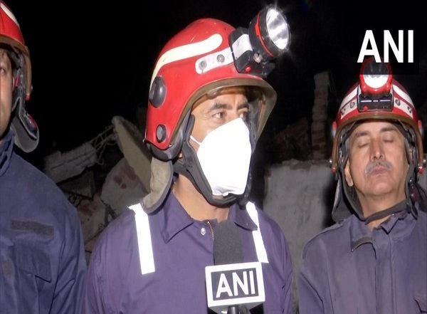 India News | Delhi: Building Collapses in Badarpur Area After Fire Broke out