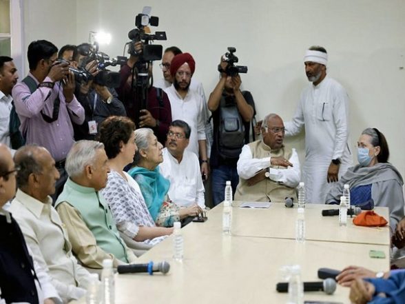 India News | Congress Calls Meeting of Its MPs in Parliament to Chalk out Strategy for the Day - Vimarsana News