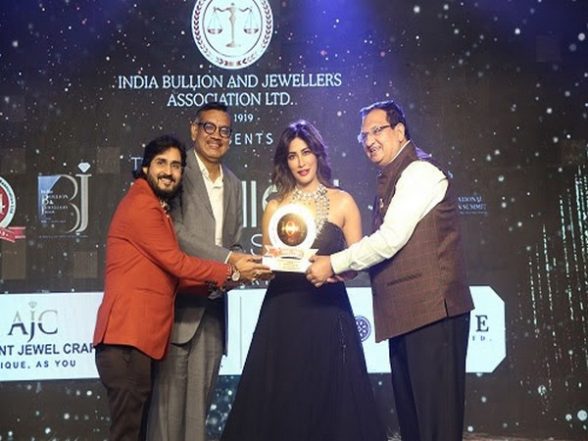 Business News | Chitrangda Singh Turns Showstopper for the Grand Finale of IBJA Fashion Show - Vimarsana News
