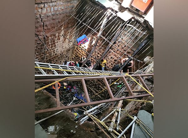 India News | Indore Temple Stepwell Collapse: Death Toll Rises to 18; Search for Missing Persons on