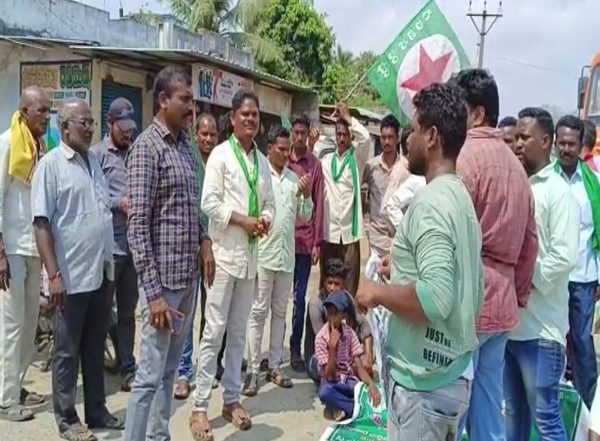 India News | Adivasis Protest on Inclusion of Boya Valmiki, Bontu Oriya Castes in ST List in Andhra's West Godavari