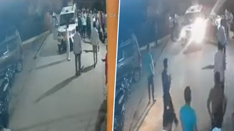 Uttar Pradesh: Miscreants Assault Journalist and His Daughter in Mainpuri, Attempt to Kidnap Them, Probe Launched After CCTV Video Goes Viral