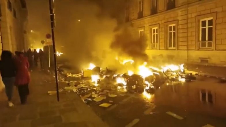 'Paris Is Burning': Violent Clashes Break Out During Pension Protests in France Capital, Netizens Share Photos, Videos of Fires, Rioting and Flaming Barricades