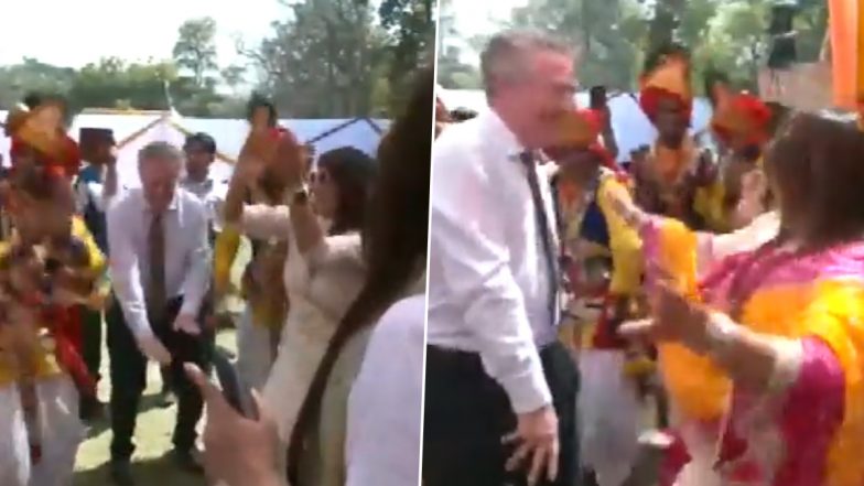 Holi 2023: MoS MEA Meenakshi Lekhi Hosts Holi Mahotsav in Delhi, Foreign Diplomats and Other Join Celebration (Watch Video)