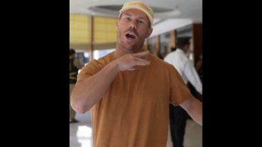 David Warner's 'Pushpa' Style Arrival at Delhi Capitals Goes Viral Ahead of Their IPL 2023 Opener Against Lucknow Super Giants (Watch Video)