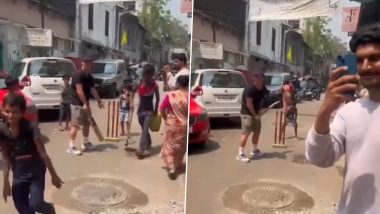 David Warner Has a 'Hit' While Playing Gully Cricket in Mumbai Ahead of IND vs AUS 1st ODI 2023 (Watch Video)