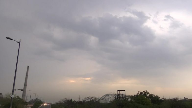 Delhi Rains: Sudden Weather Change in Delhi-NCR, Rainfall Brings Cheers After 'Hottest' February (See Pics and Video)