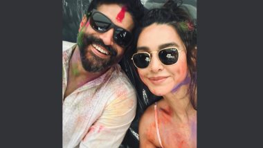 Farhan Akhtar and Shibani Dandekar Pose for a Cool Selfie As They Celebrate Holi 2023 (View Pic)