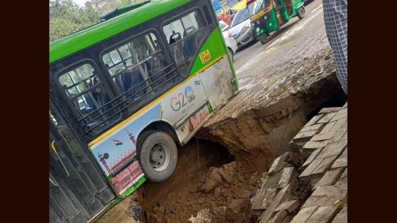 Delhi: Portion of Road Caves in Near Hauz Rani Red Light on Press Enclave Road, Traffic Advisory Issued (See Pic)