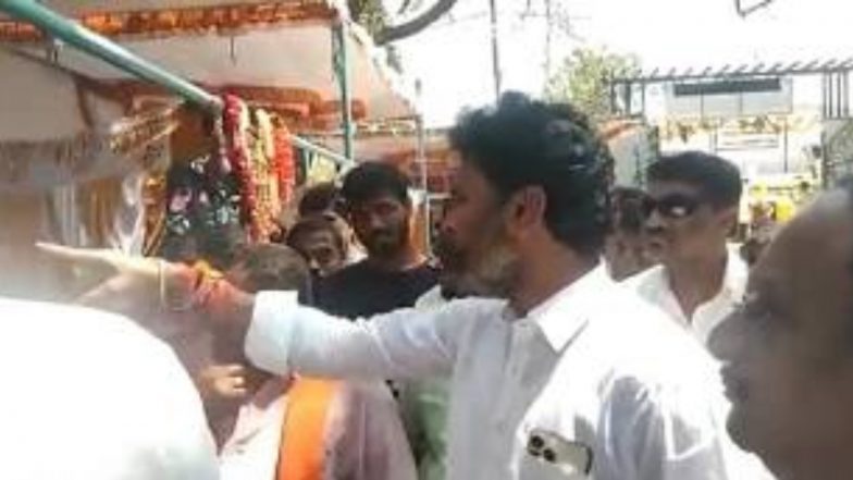 Karnataka BJP MP S Muniswamy Scolds Woman for Not Wearing ‘Bindi’ on Women’s Day, Gets Slammed After Video Goes Viral