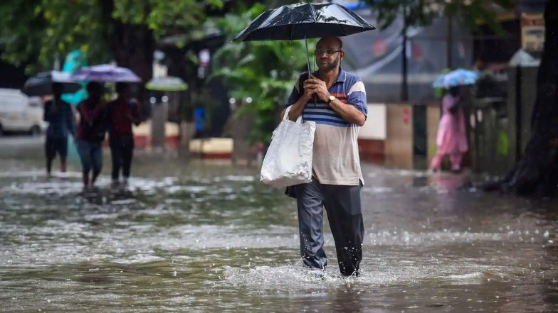 Mumbai Rains Today! Heavy Rainfall and Thunderstorm Lash Parts of City, Mumbaikars Share Pics and Videos of Unseasonal Downpour