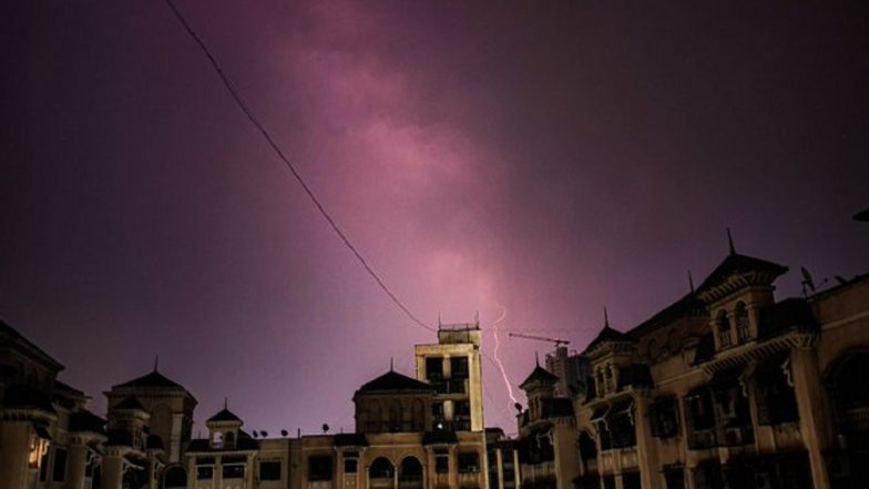 Mumbai Rains: Strong Winds, Light Showers Hit Maximum City Again Today, Residents Share Pictures and Videos on Twitter With #MumbaiRains