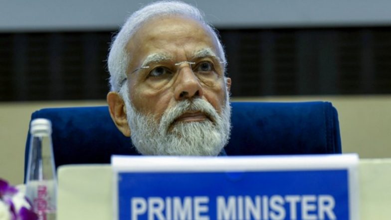 PM Narendra Modi's Degree: Gujarat High Court Sets Aside CIC Order Directing State University To Furnish Details of PM Modi’s MA Degree, Imposes Rs 25,000 Fine on Arvind Kejriwal