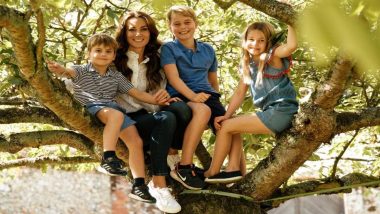 Mother's Day 2023 Greetings: Princess of Wales Kate Middleton and Her Children George, Charlotte and Louis Pose for Beautiful Postcards!