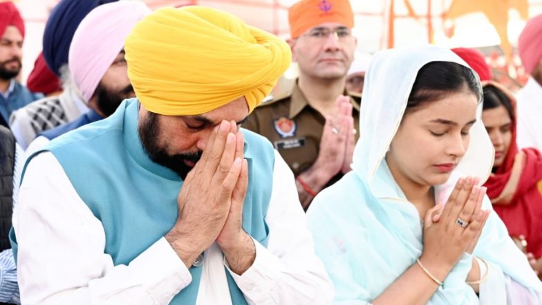 Hola Mohalla 2023: Punjab CM Bhagwant Mann Pays Obeisance at Takht Sri Kesgarh Sahib, Participates in Traditional Festival (See Pics) | ???? LatestLY