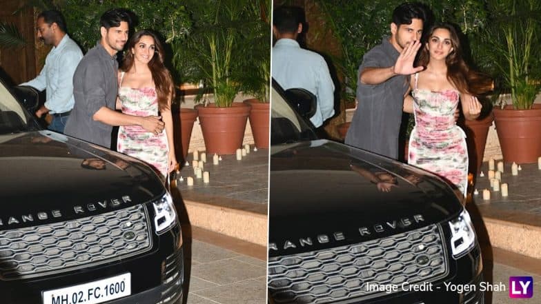 Sidharth Malhotra and Kiara Advani Adorably Pose Together for Paparazzi at Shweta Bachchan’s Birthday Bash (Watch Video)