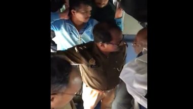 'Tumhare Baap Ki Gaadi Hai Kya?' Uttar Pradesh Cop Engages in Heated Argument With TTE in Train After Being Questioned for Travelling Without Ticket (Watch Video)