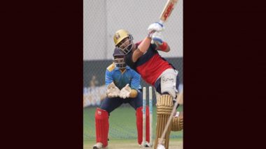 Virat Kohli Hits the Nets Ahead of IPL 2023 Campaign Opener Against Mumbai Indians (Watch Video)