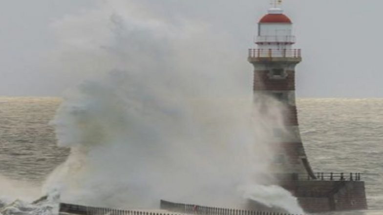 Wave With a Face! UK Photographer Ian Sproat Spends 12 Hours, Makes 4,000 Clicks To Finally Get Perfect Wave Shot With A 'Face' (See Pic)