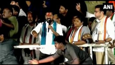 Eggs Thrown at Telangana Congress Chief Revanth Reddy During 'Hath Se Hath Jodo Padyatra' in Bhupalpally (See Pics and Video)