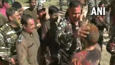 Holi 2023: Away From Their Home and Family, CRPF Personnel Celebrate Festival of Colour With Each Other in Jammu and Kashmir's Pulwama (Watch Video)
