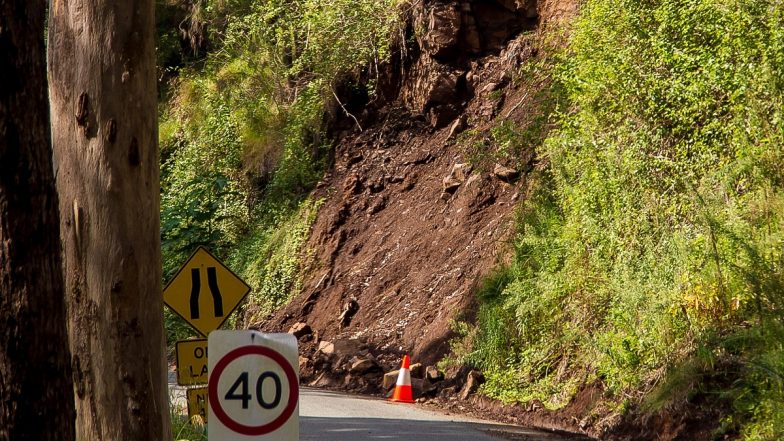 Jammu and Kashmir Landslide Video: Jammu-Srinagar National Highway Closed Due To Landslide at T2 Tunnel Near Keela Morh in Ramban