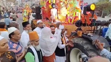 Ram Navami Procession 2023: Muslims Shower Flowers On Hindus In Uttar Pradesh's Moradabad (Watch Video)