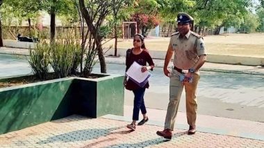 Gujarat Policeman Turns Good Samaritan for Student After She Arrived at Wrong Exam Center in Hurry, Helps Her Reach Correct Center in Police Jeep!