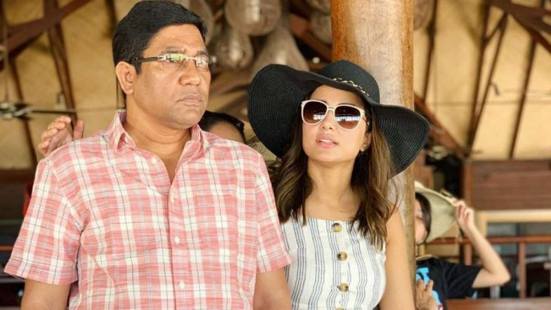 Hina Khan Visits Her Father’s Grave on His Second Death Anniversary, Pens Emotional Note